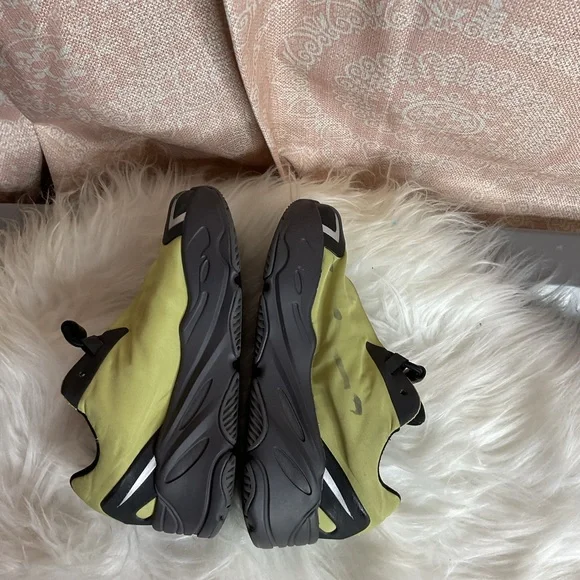Yeezy Boost 700 MNVN ‘resin’ - Picture 5 of 6
